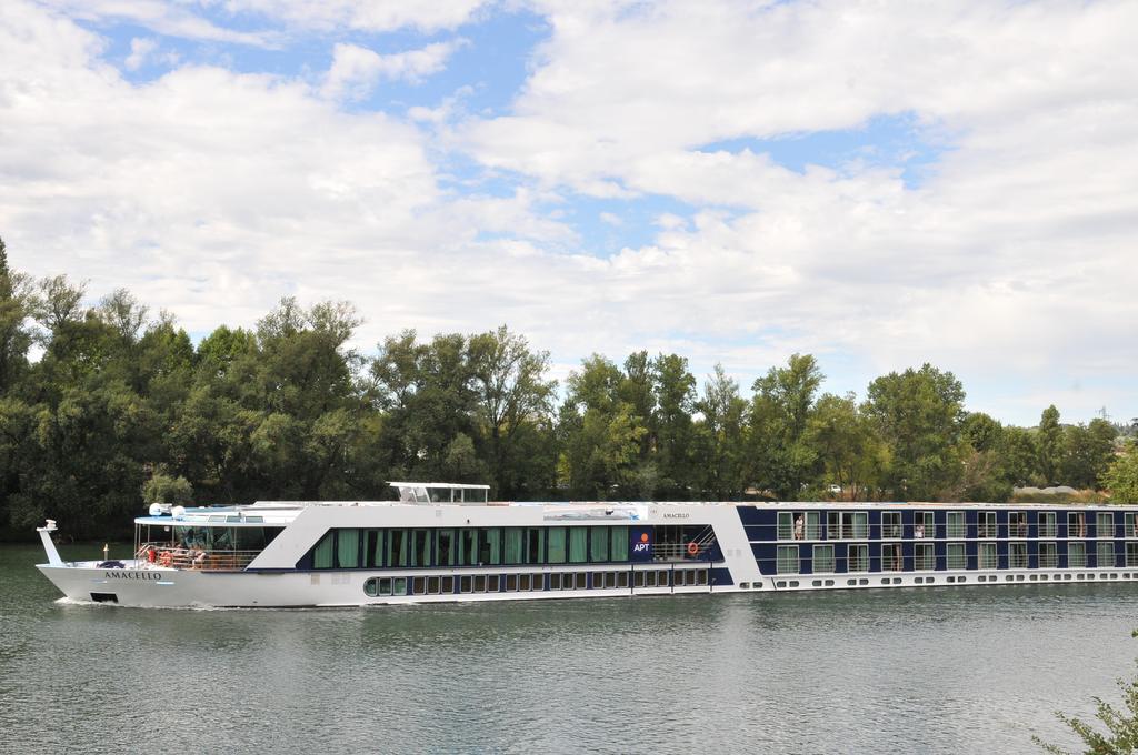 O2 Saone Hotel Reyrieux Exterior photo